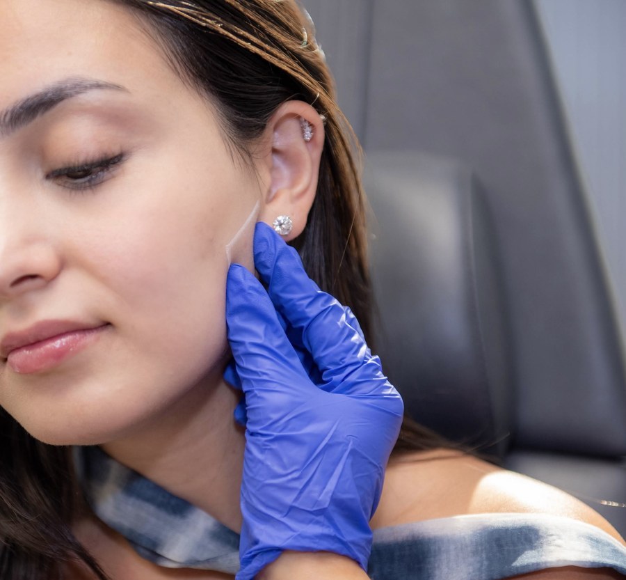 Rina marking the jaw and masseter area for TMJ treatment