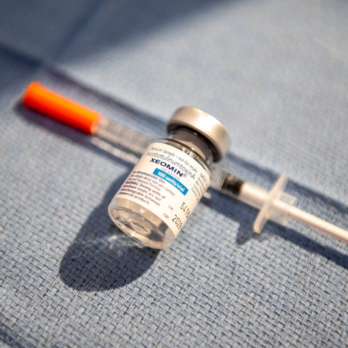 Xeomin vial and syringe